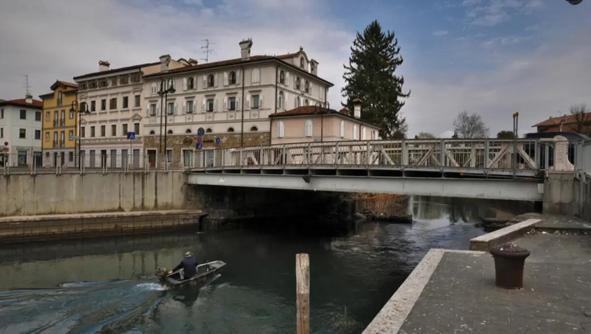 Cade nel fiume Ausa a Cervignano, persona soccorsa: è grave - 