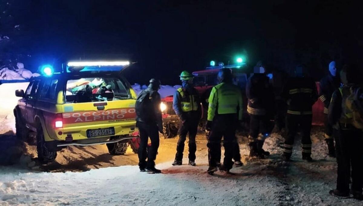 Vuole raggiungere Cortina, ma tradita dal navigatore, rimane bloccata nella neve - 