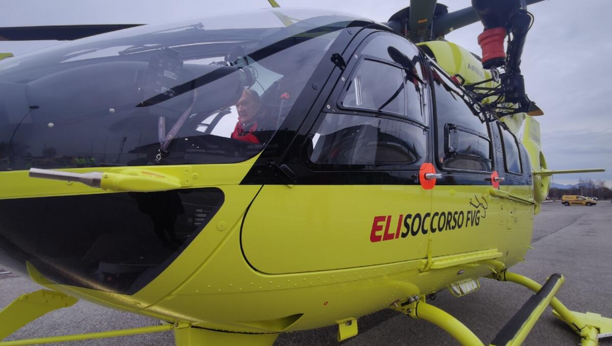 Travolto in bici da un'auto, 64enne rianimato dopo l'arresto cardiaco: grave - 