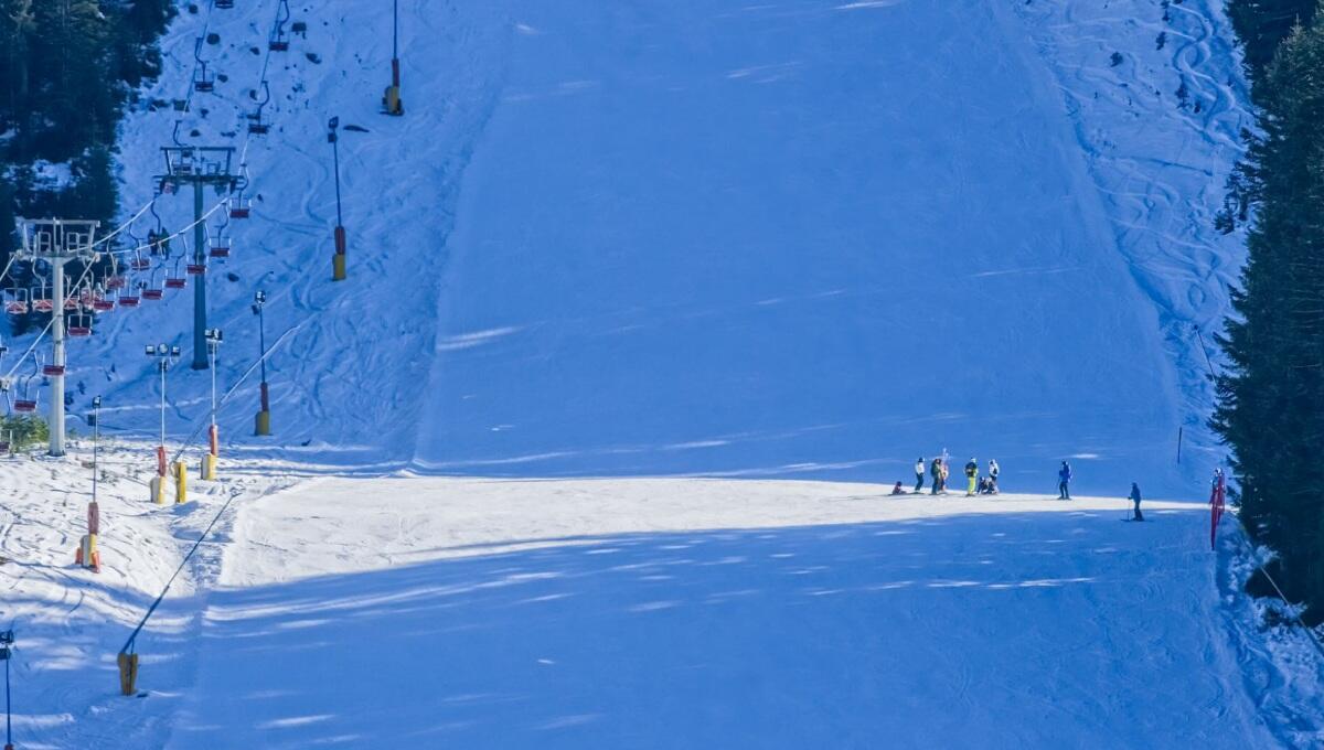Brutta caduta sugli sci a Sappada: grave lesione al braccio per una 50enne - 