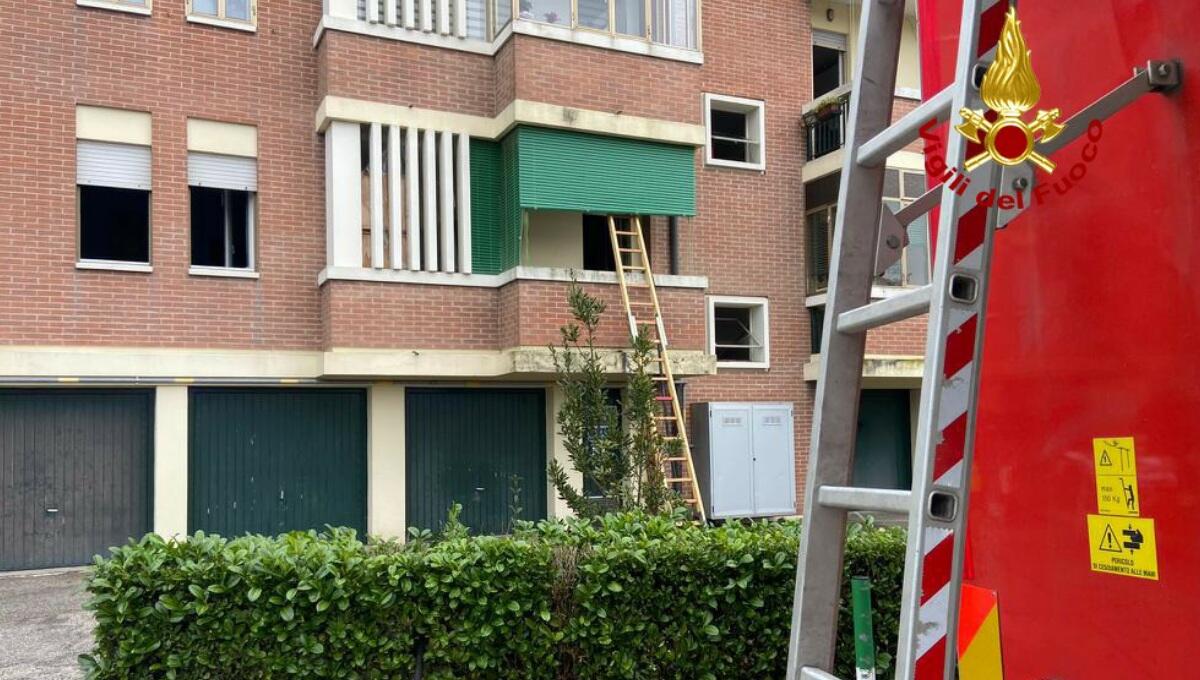 Incendio in appartamento a Padova: intossicata una donna - 