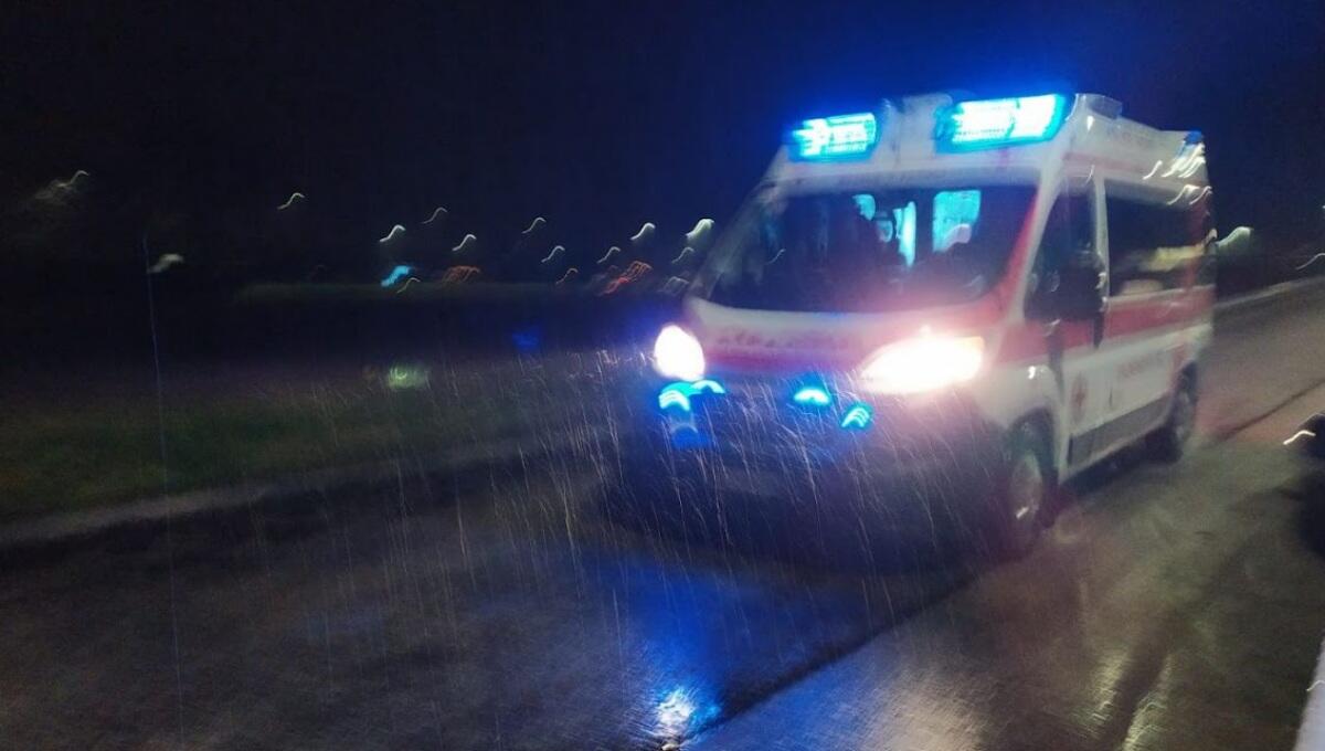 Scontro tra due auto sulla SR 464 a San Vito di Fagagna: un ferito - 