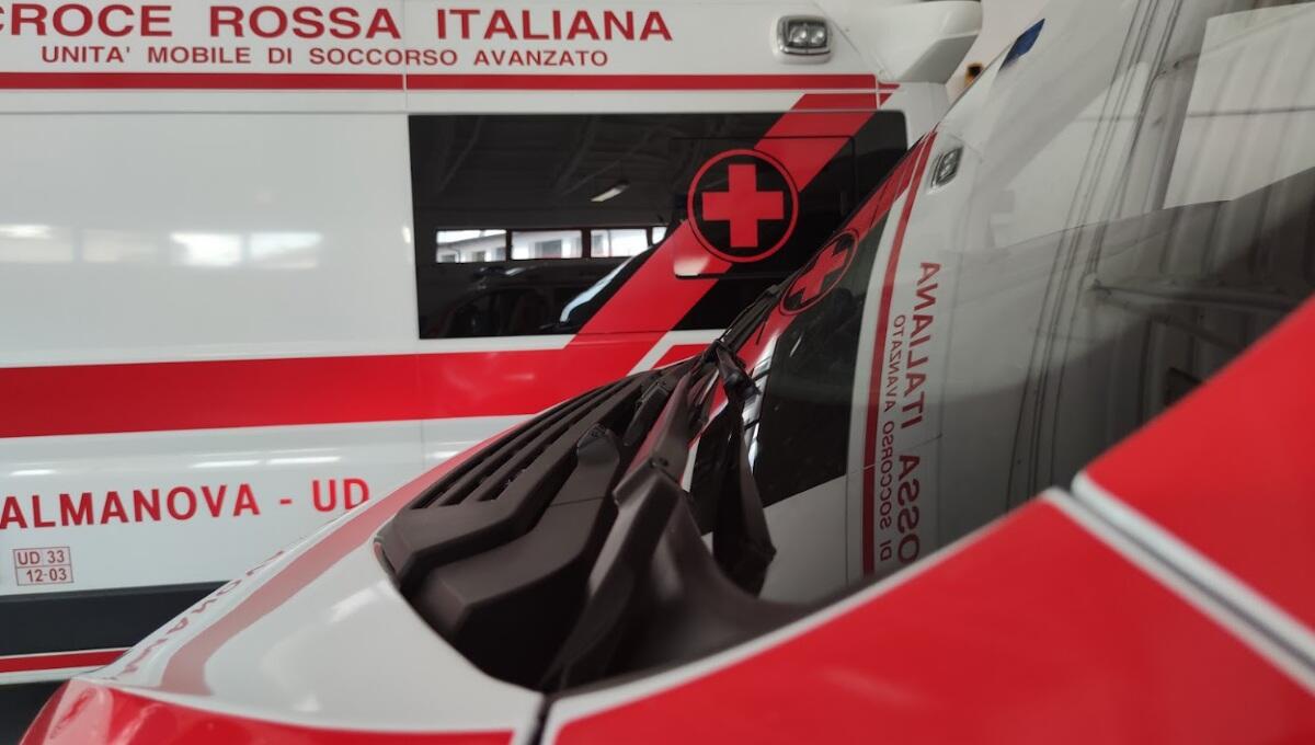 San Giovanni al Natisone, con l'auto dritto contro il muro di una casa: ferito il conducente - 