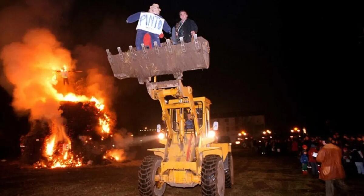 Stop al fumo, nel Trevigiano il 'panevin' diventa un intreccio colorato di luci laser - 