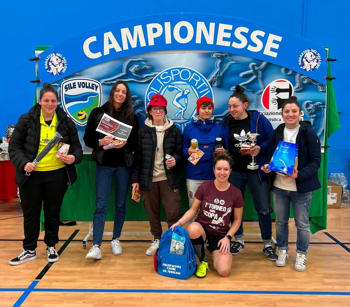 Il calcio A 5 femminile in passerella al Paladosson - 