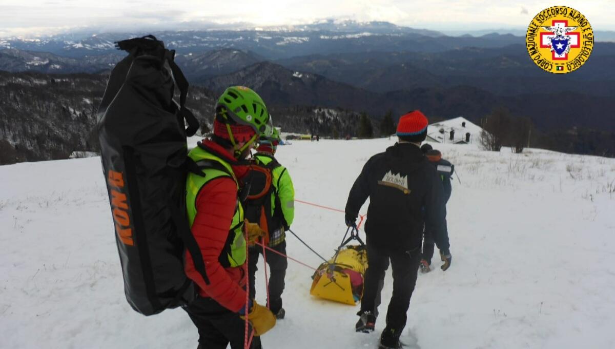 Soccorse due escursioniste sui monti, a Forni Avoltri e a Savogna - 