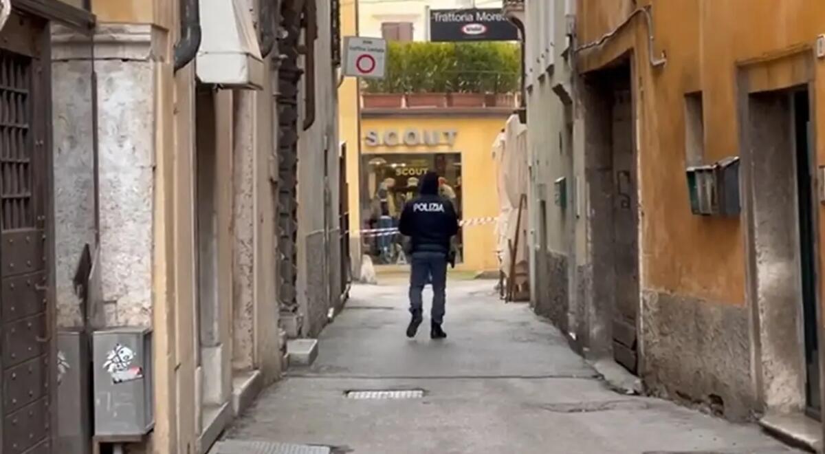Dramma in centro a Belluno: 19enne trovata morta in strada - 