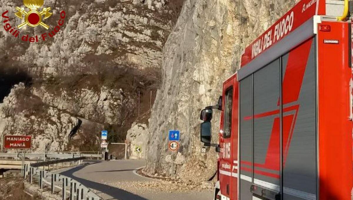 Piccola frana sulla SR251 a Maniago - 