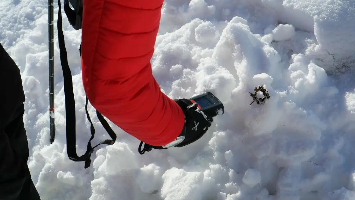 Valanga sotto il rifugio Nuvolau: travolti due escursionisti, morta la donna sommersa sotto due metri di neve - 