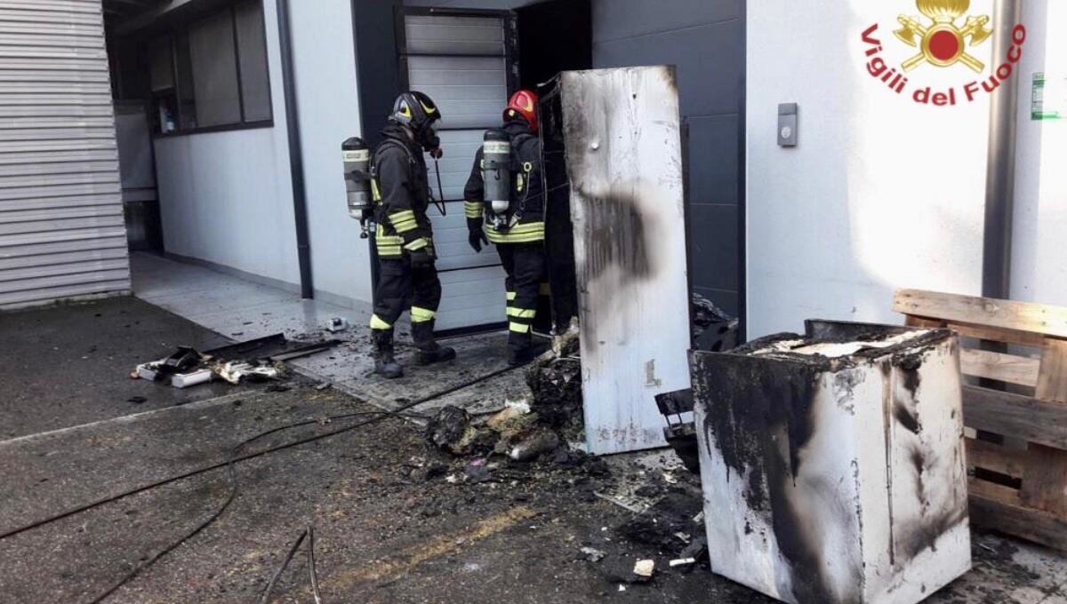 Incendio a Conselve, birrificio a fuoco: danni ingenti, fiamme dal frigorifero -