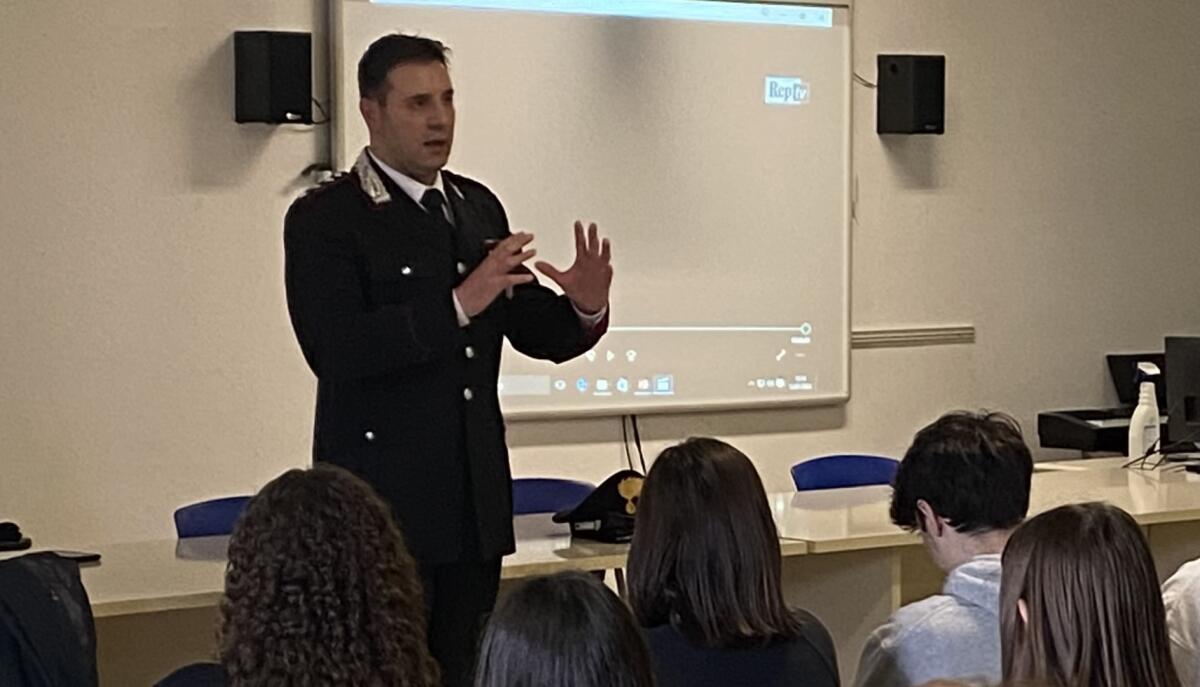 I Carabinieri incontrano gli studenti dell’ITE di Sacile sul tema del consumo di sostanze stupefacenti - 