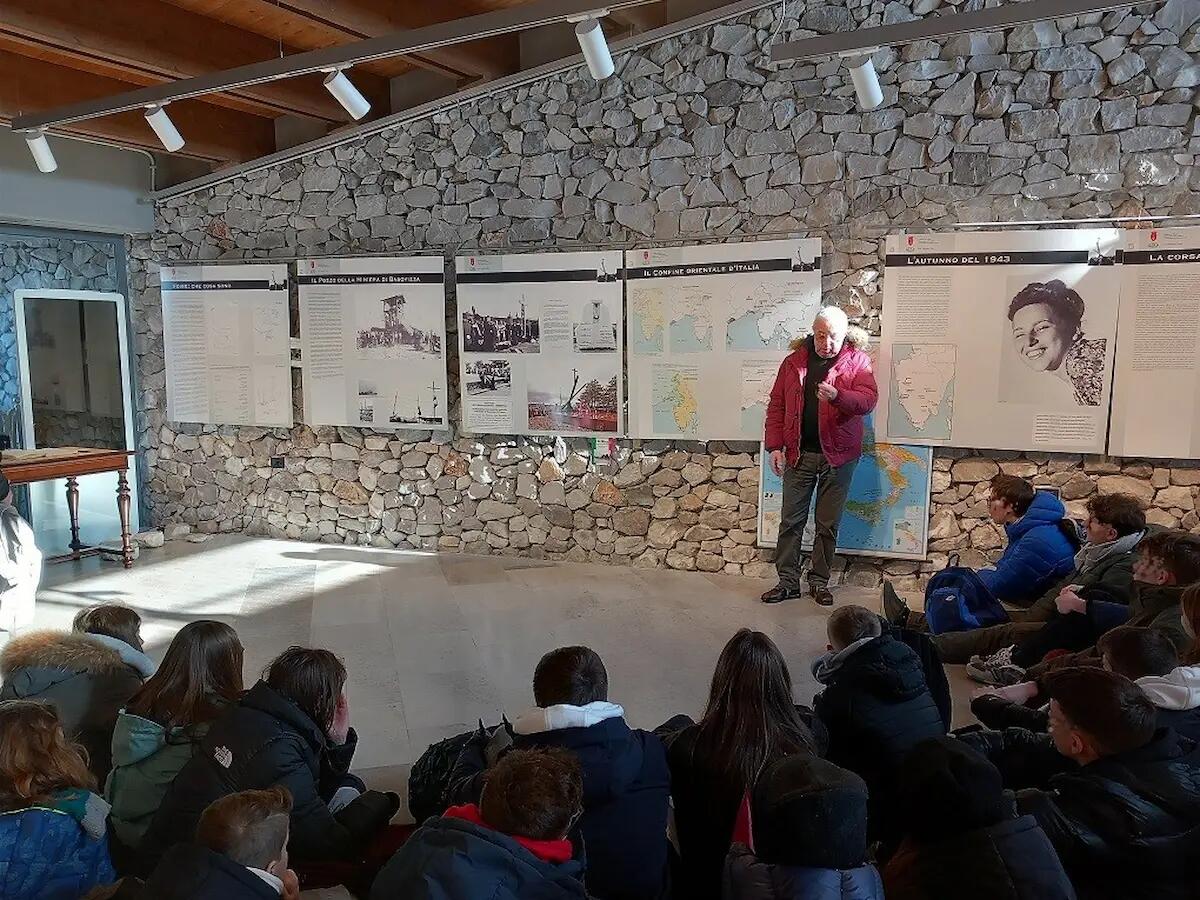 I ragazzi della scuola “Marco Polo” di Silea in visita alla Foiba di Basovizza - 