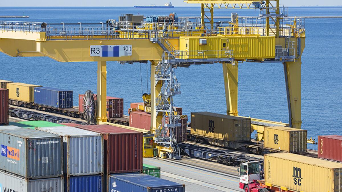 Finisce in mare con il muletto: morto il portuale Paolo Borselli - 