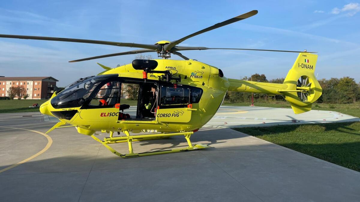 Si amputa due dita delle mani al lavoro: soccorso giovane operaio - 