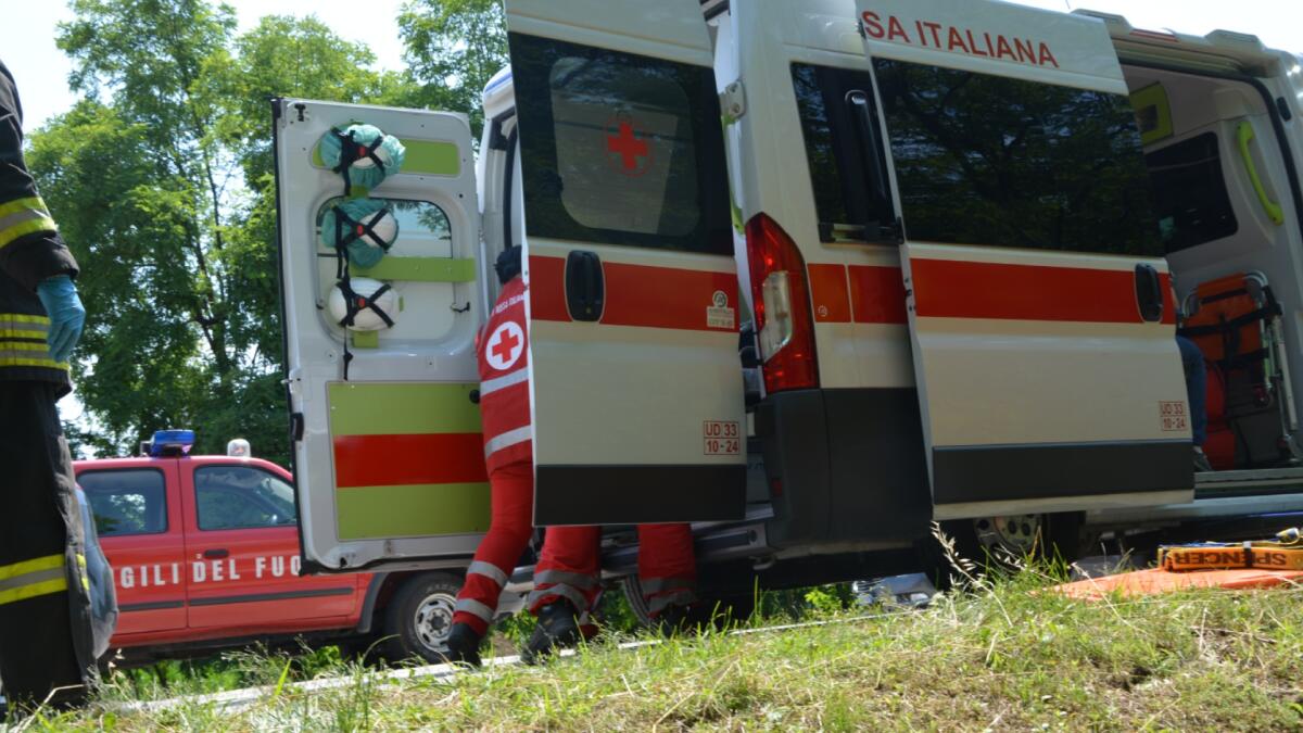 Dritti contro il muro di una casa con l'auto a Cormons: due feriti - 