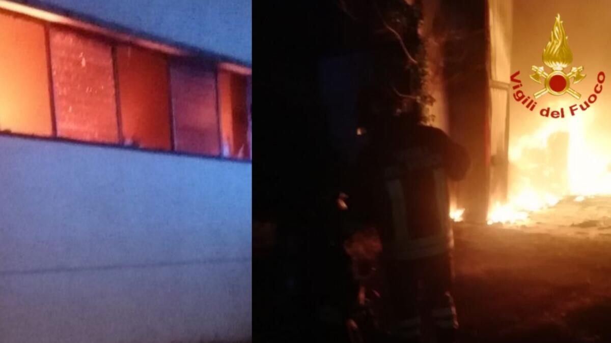 Maxi incendio a Spresiano, il sindaco: "non uscite di casa, allarme inquinamento" - 