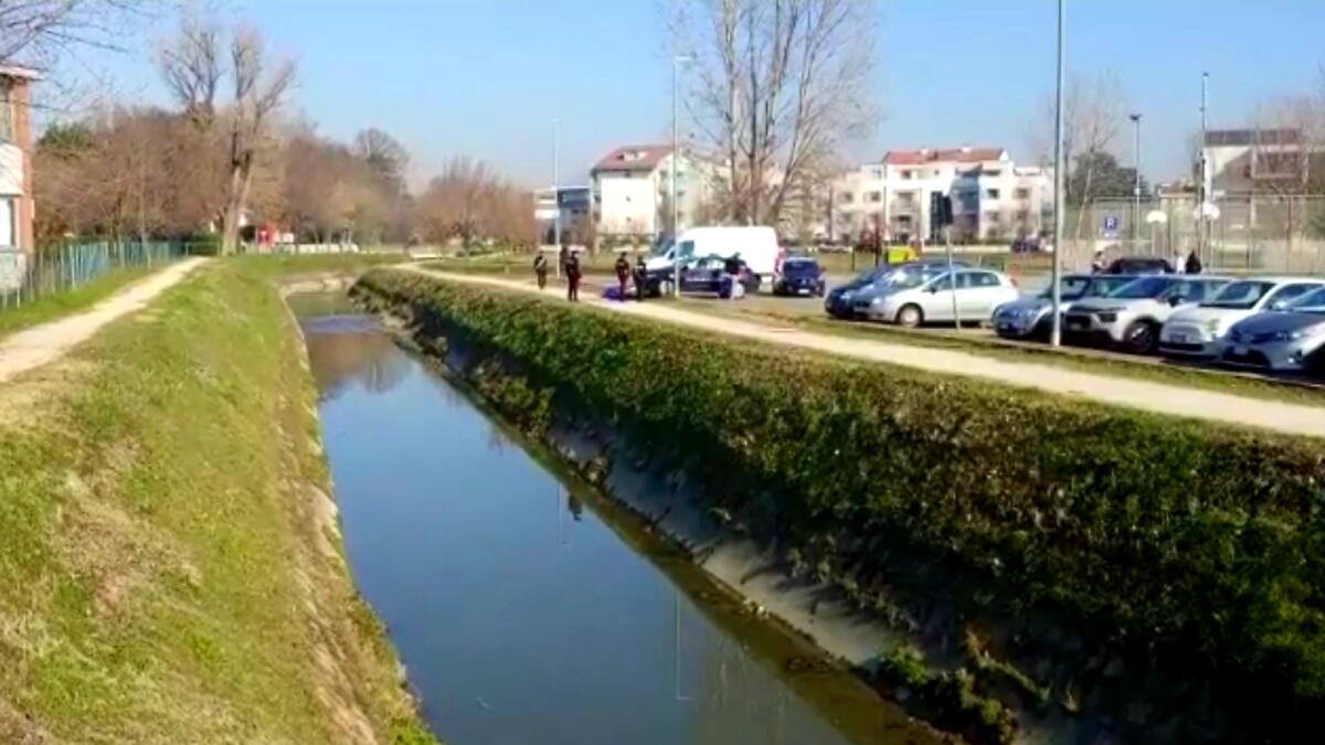 Spinea, affiora dalle acque del Rio Cimetto il cadavere di un uomo: è mistero - 
