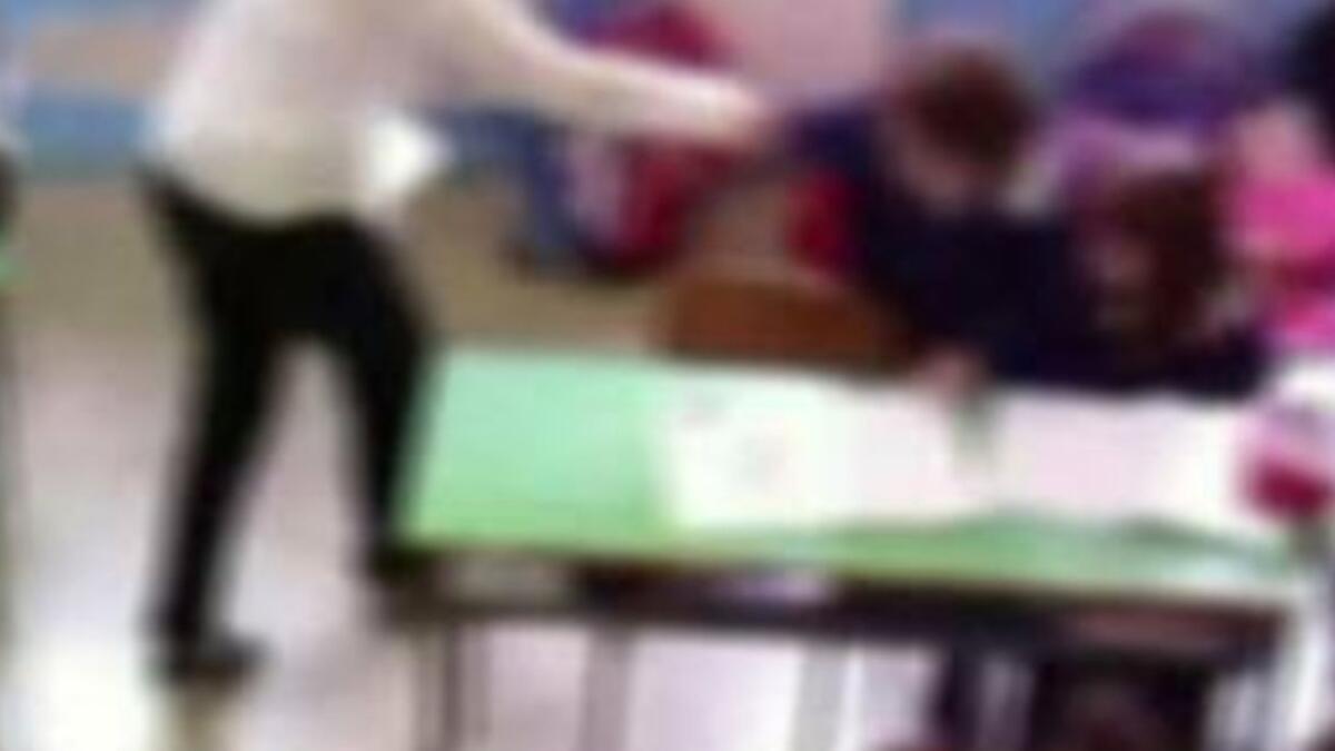 Picchia e maltratta il bimbo autistico: maestra incastrata dalle telecamere - 