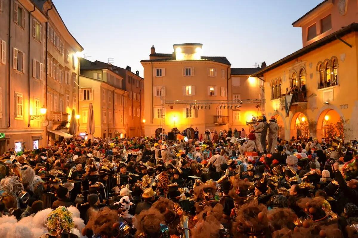 Il Carnevale muggesano prosegue con la sfilata degli alunni delle scuole con tema "sopra e sotto il mare" - 