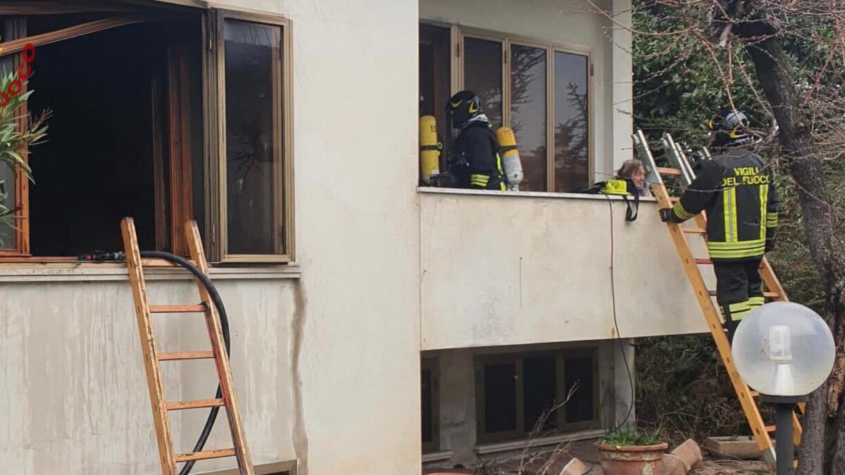 Incendio in abitazione a Teglio Veneto: mamma e giovane figlio intossicati - 