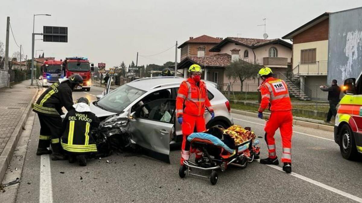 Ancora un incidente a San Vito al Tagliamento, scontro tra 2 auto: ci sono feriti -