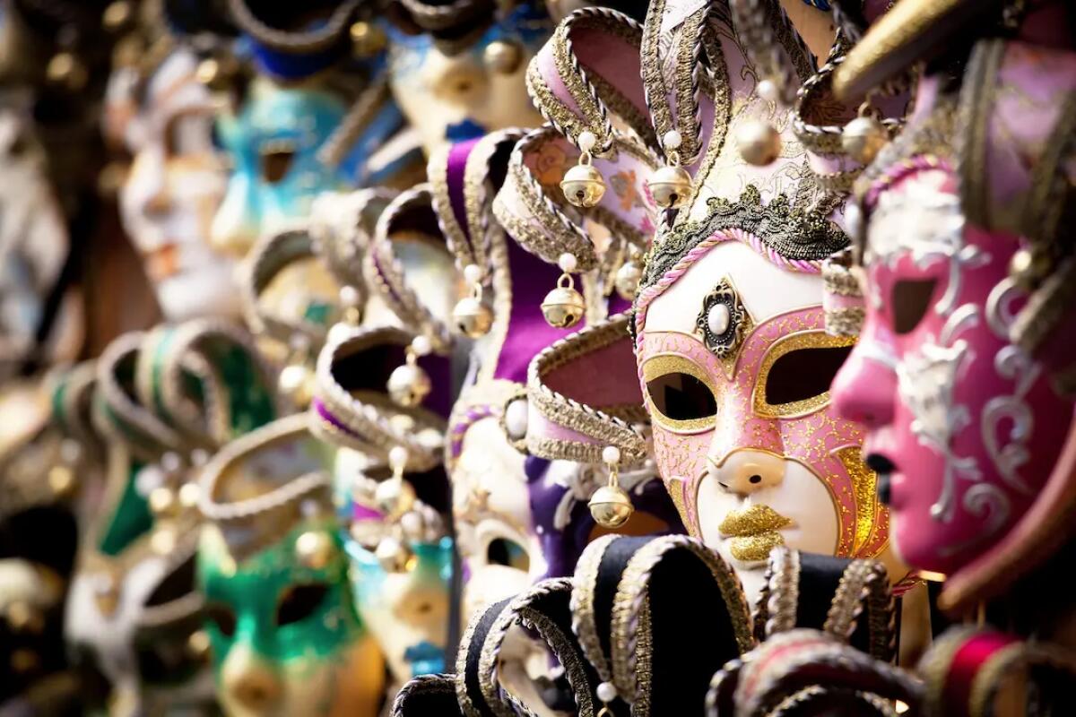 Il Carnevale di Venezia: Storia, Tradizioni e Significato - 