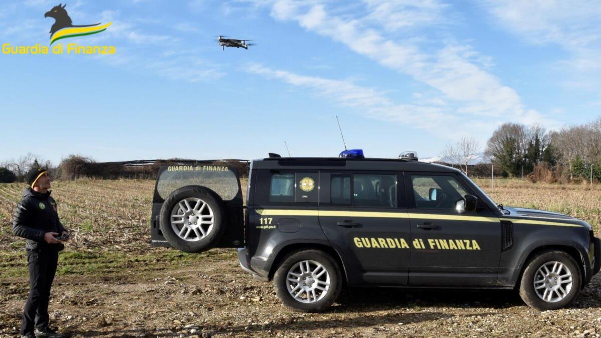 Sorpresi con i droni 6 lavoratori "in nero" nelle campagne del Friuli occidentale - 