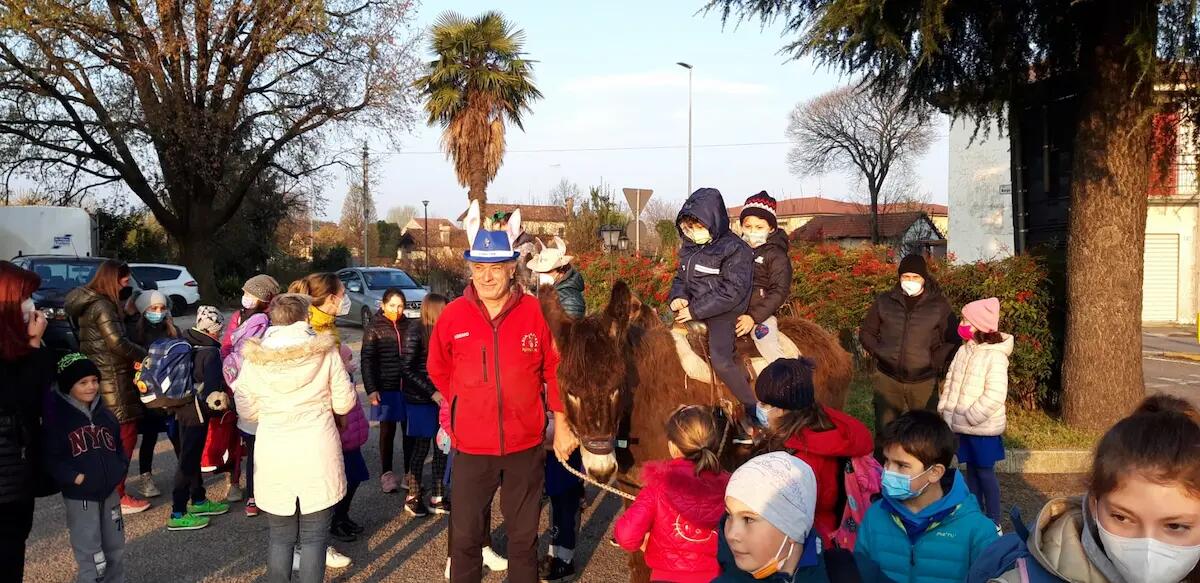 Anteprima Antica Fiera di Godega 2023: 5 giornate di attività didattiche con gli asini per 300 bambini - 