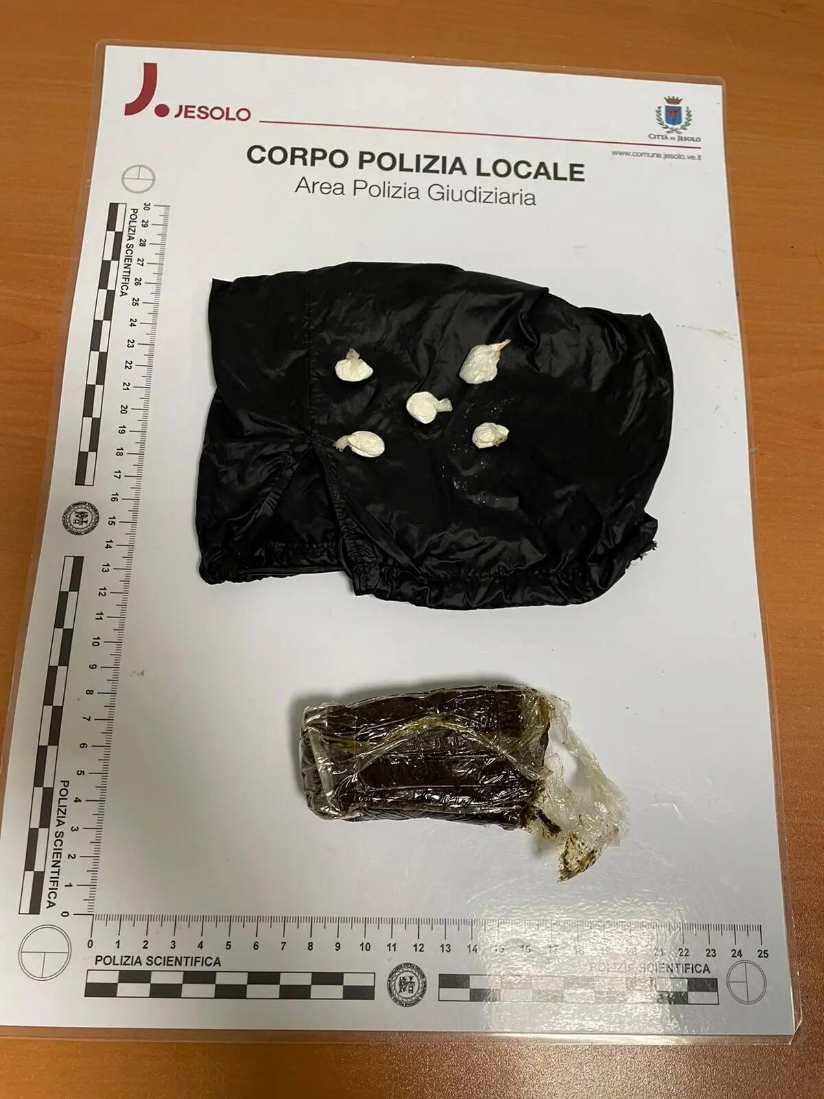 Jesolo, lotta allo spaccio: sequestrati 1 etto di hashish e 5 dosi di cocaina - 