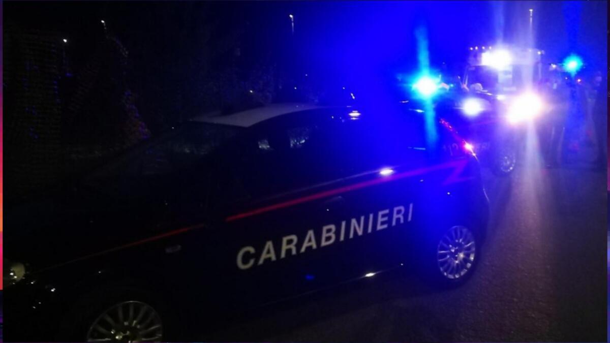 Finisce con l'auto nel fossato lungo la "Napoleonica": ferito un giovane - 