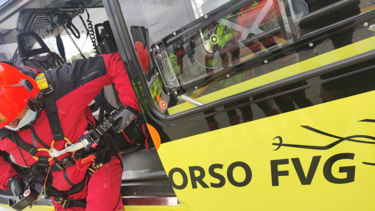 Cade malamente da un'altezza di due metri: grave operaio 60enne - 