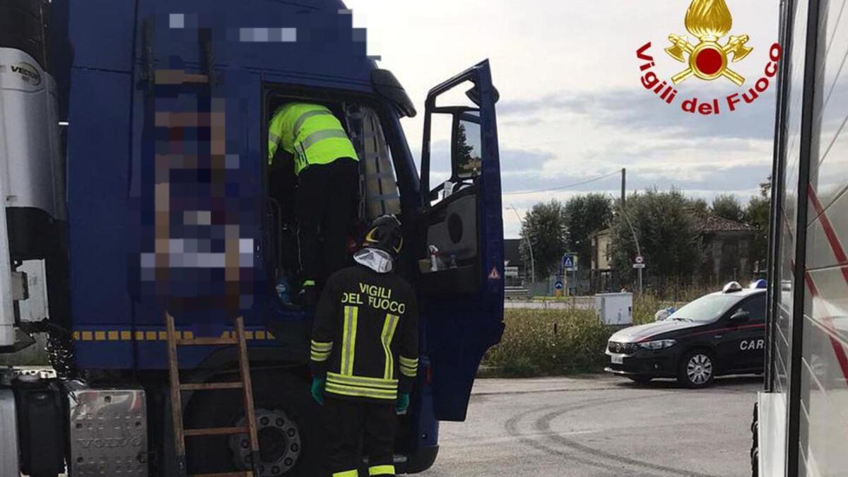 Dramma a San Giorgio, autista trovato morto nella cabina del mezzo pesante - 