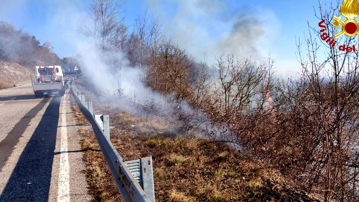 Due incendi di vegetazione, fiamme a Piancavallo e a Polcenigo: domate dai pompieri - 