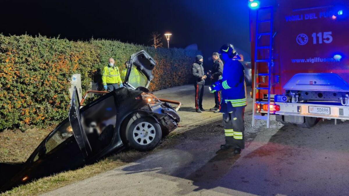 Auto fuori strada a Biancade di Roncade: morto sul colpo un 72enne - 