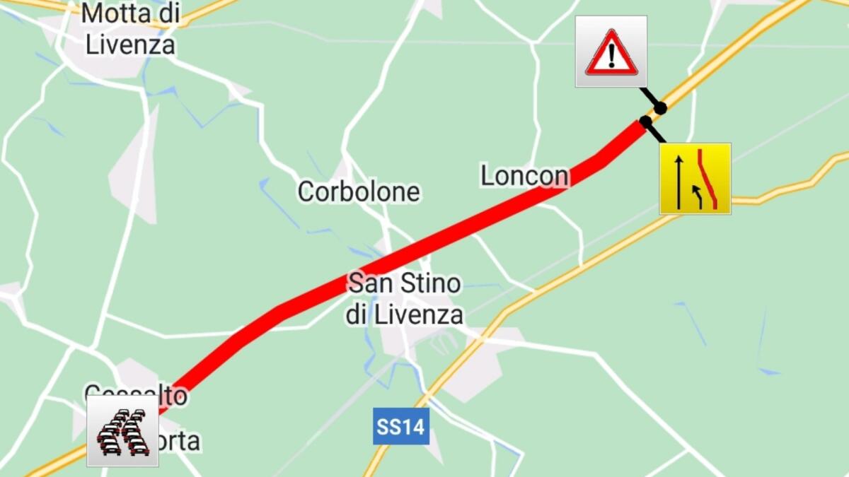 Incidente in A4,  Tir frena e il carico entra nella cabina: traffico in tilt - 