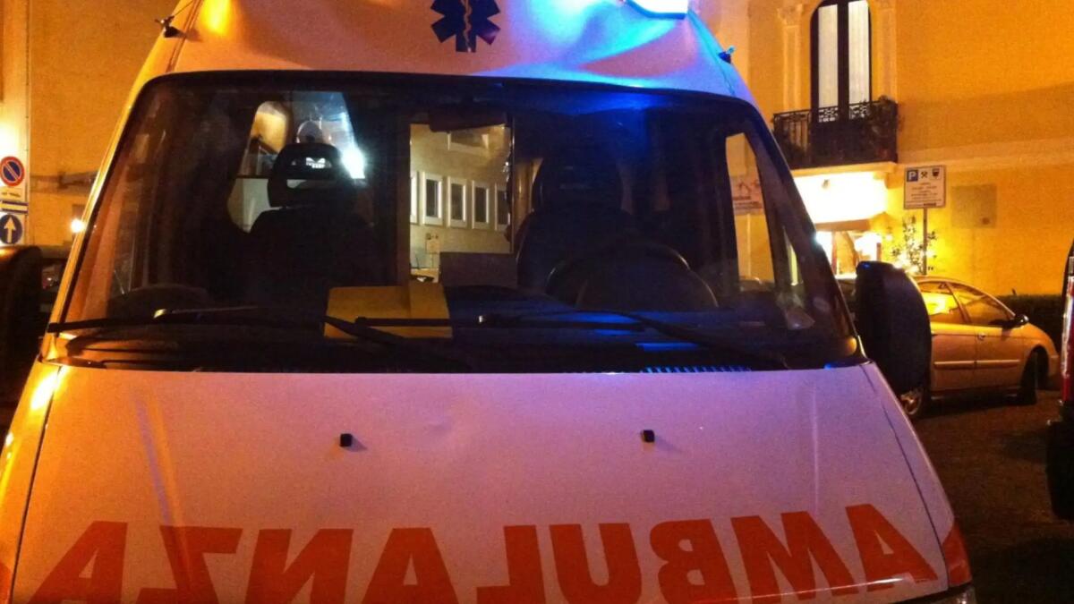Malore nel locale pubblico a Duino, lo rianimano 2 giovani: gravissimo 68enne - 