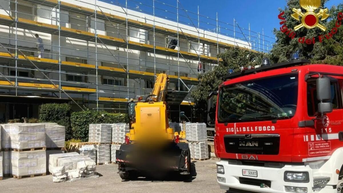 Incendio in una palazzina a Pordenone: evacuate 16 famiglie - 