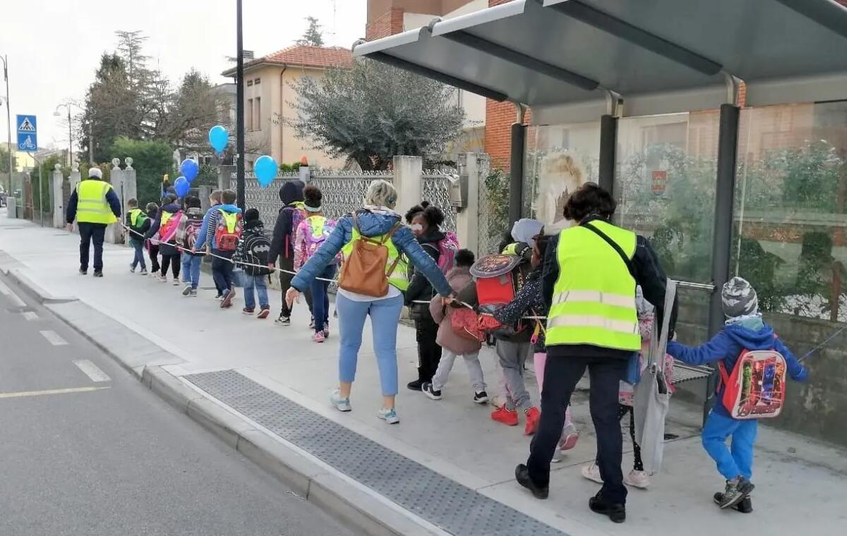 Pordenone, 3 nuove linee Pedibus per i bambini della Collodi dal 30 marzo -