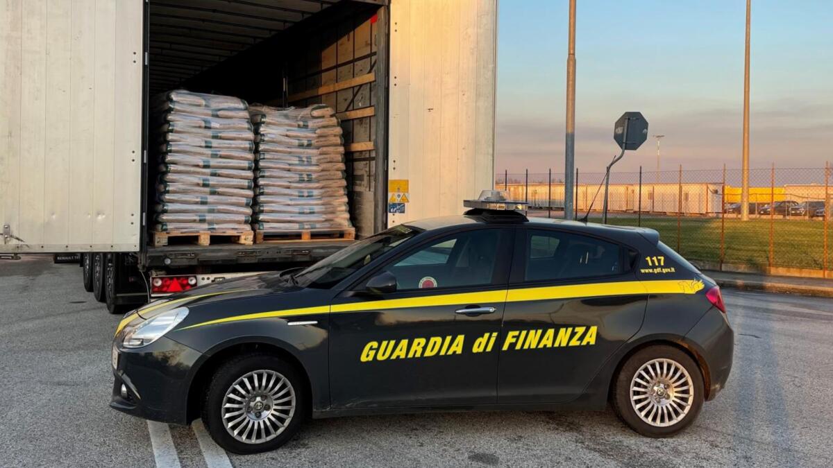 Vendono Pellet 'Made in Italy', ma viene prodotto in Germania: sequestrati 1200 kg -