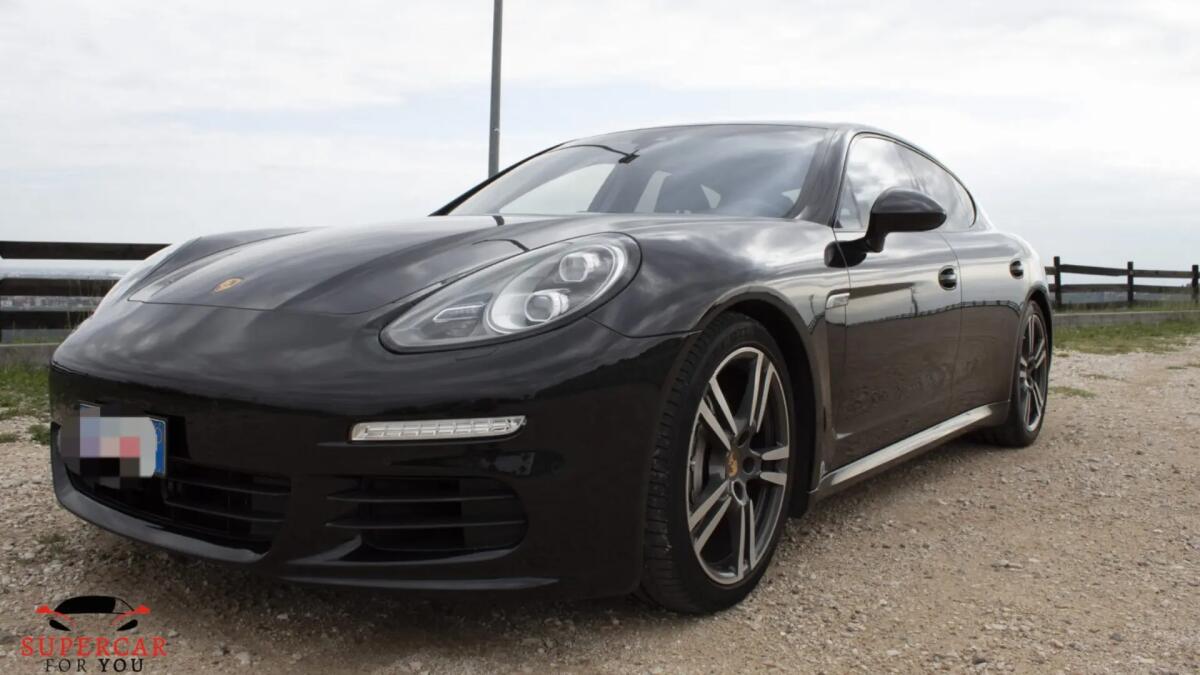 Neopatentato noleggia una Porsche per pavoneggiarsi, poi imbocca la strada contromano: via 18 punti e maxi multa - 