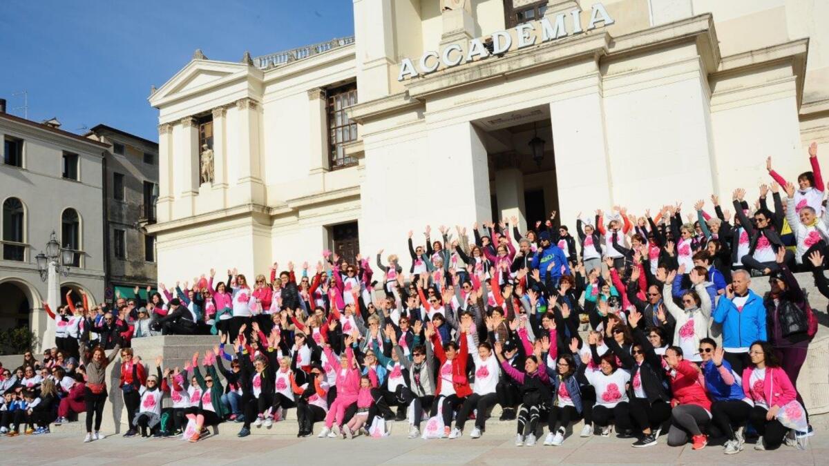 Conegliano Run in Rosa, che debutto: festa di corsa per 1.100 tra sole e sorrisi -