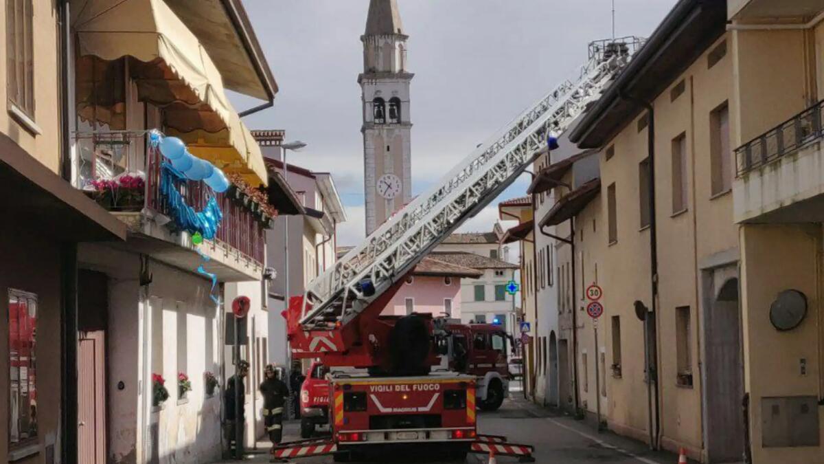 Canna fumaria a fuoco in pieno centro a San Quirino - 