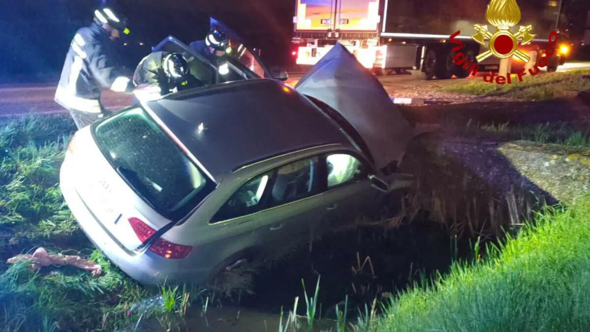 Con l'auto nel fossato di scolo a Mogliano Veneto: ferito il conducente - 