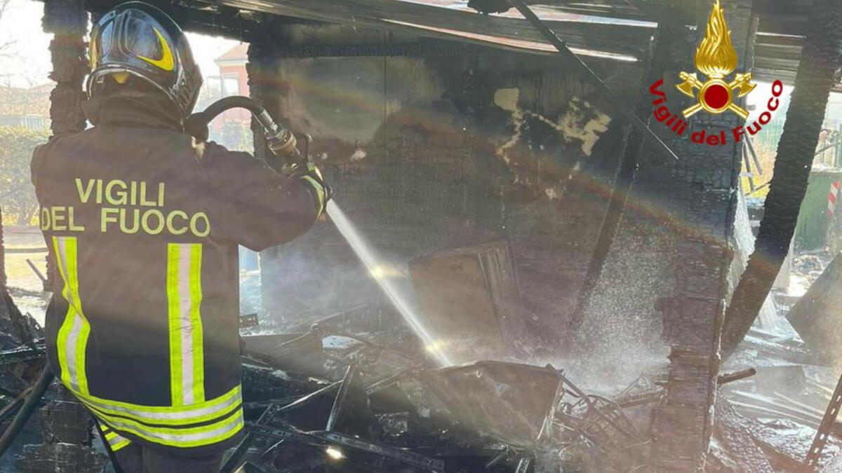 Incendio di una casetta in legno ad Arzegrande: distrutta - 