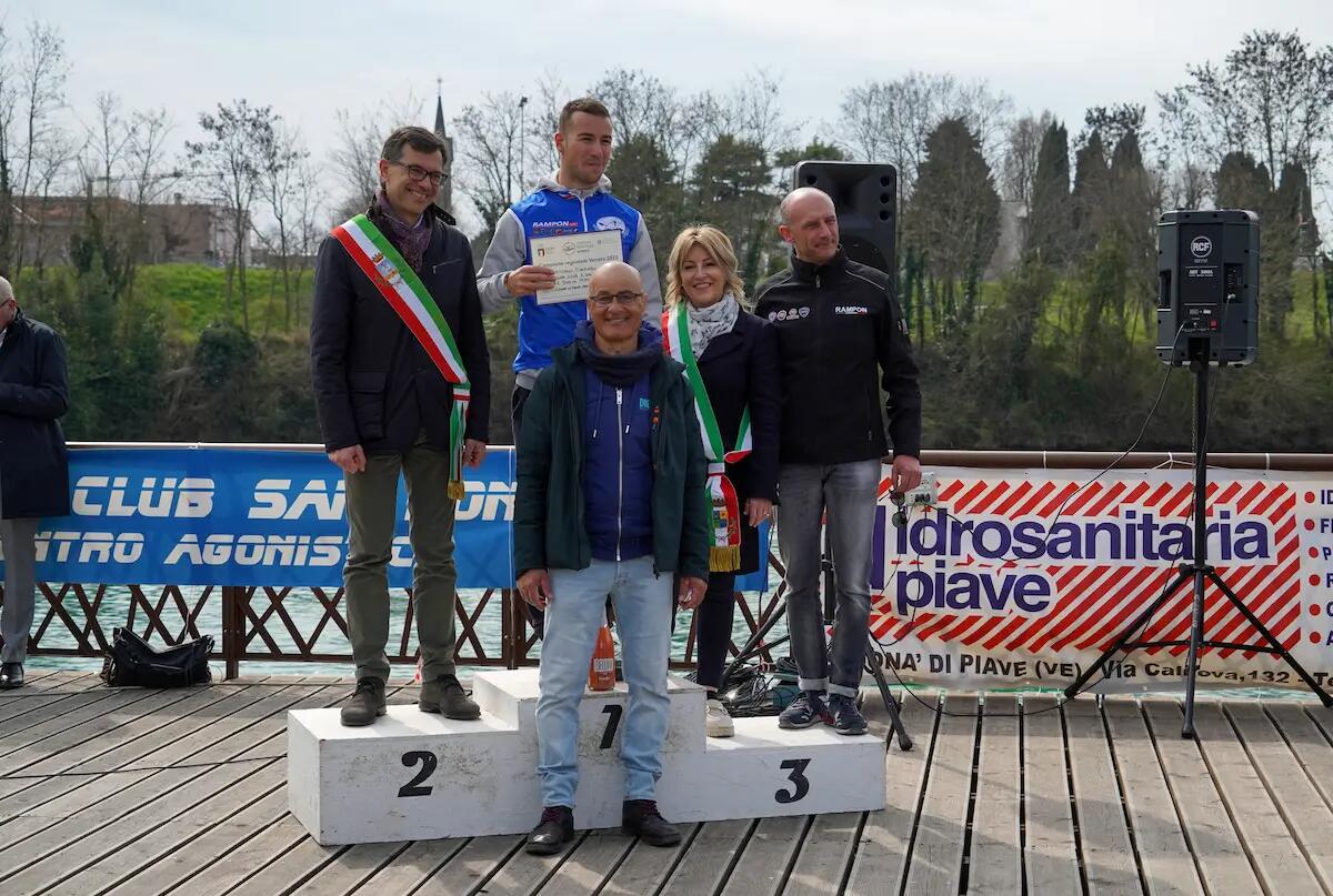 360 atleti alla gara di canoa che si è svolta domenica sul Piave, tra i comuni di San Donà e Musile - 