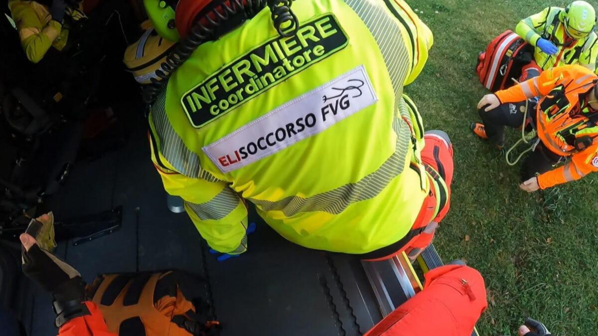 Infortunio sul lavoro a Tolmezzo, cade dalla scala: grave 61enne - 