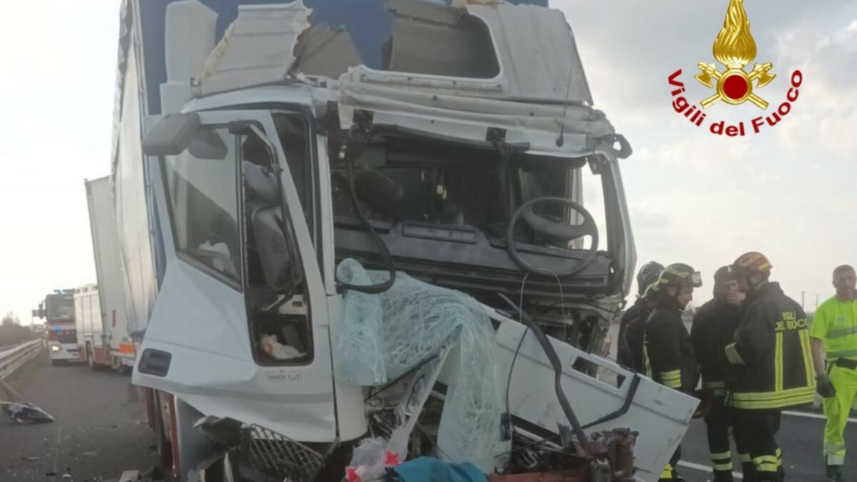 Inferno in A4, due incidenti nel tratto maledetto: feriti e traffico bloccato - 