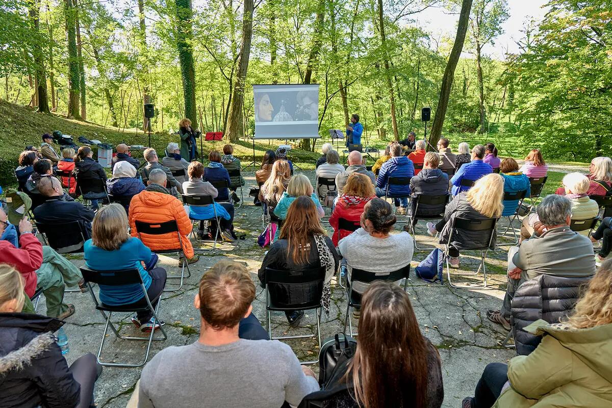 Un ritratto in scena della fotografa Letizia Battaglia apre il ciclo di aperitivo con l'arte 2023 - 