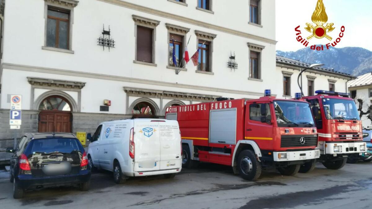 A fuoco il quadro elettrico delle medie ad Auronzo:  scuola evacuata - 