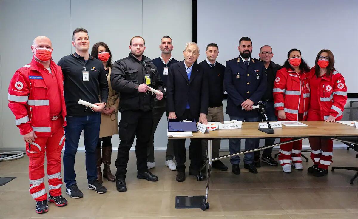 Padova: due clienti salvati col defibrillatore, Alì premia i dipendenti eroi - 